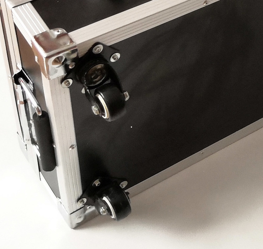 Big Size Aluminum Flight Case With Four Wheels , Customized Aluminum Road Case