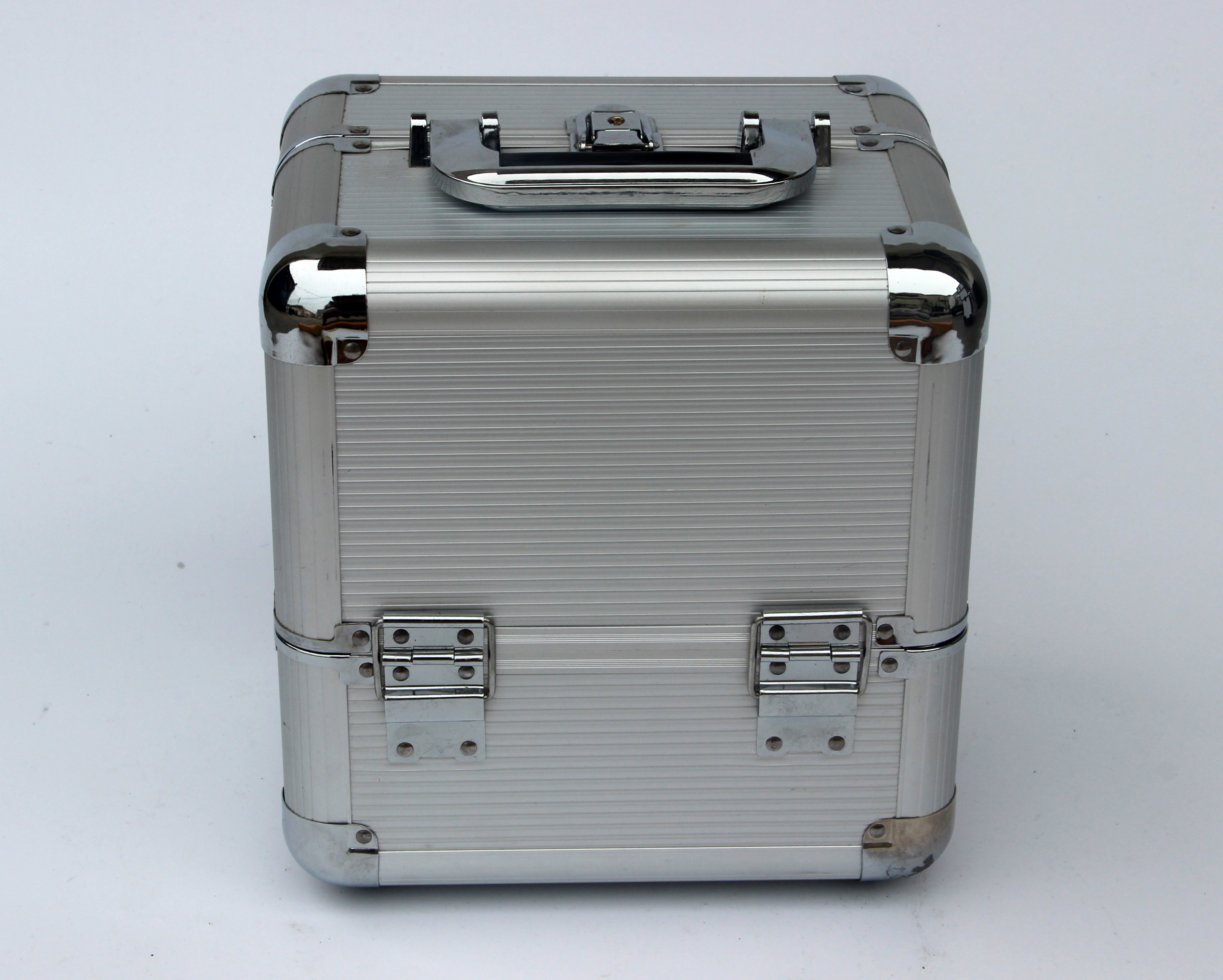 Large Space Silver Aluminium Makeup Box , Durable Lockable Makeup Case